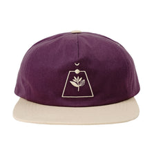 Load image into Gallery viewer, Casquette Magenta Odyssey Snapback
