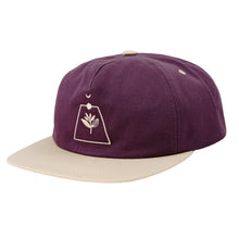 Load image into Gallery viewer, Casquette Magenta Odyssey Snapback
